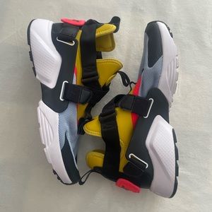 Nike Air Huarache City Women’s shoe